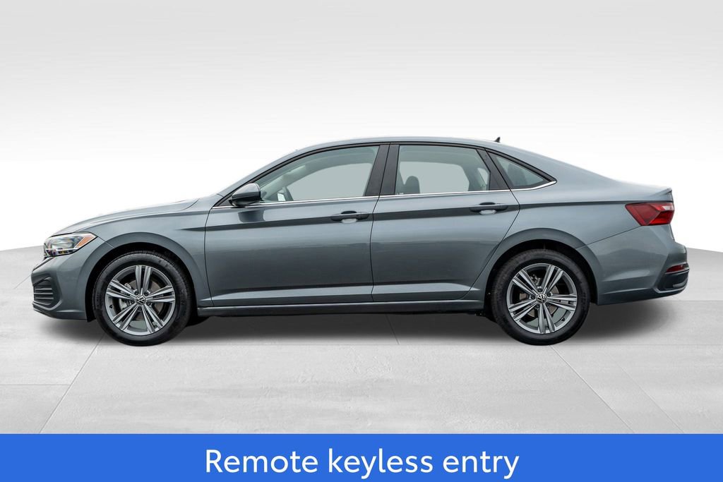 Used 2024 Volkswagen Jetta SE image 4