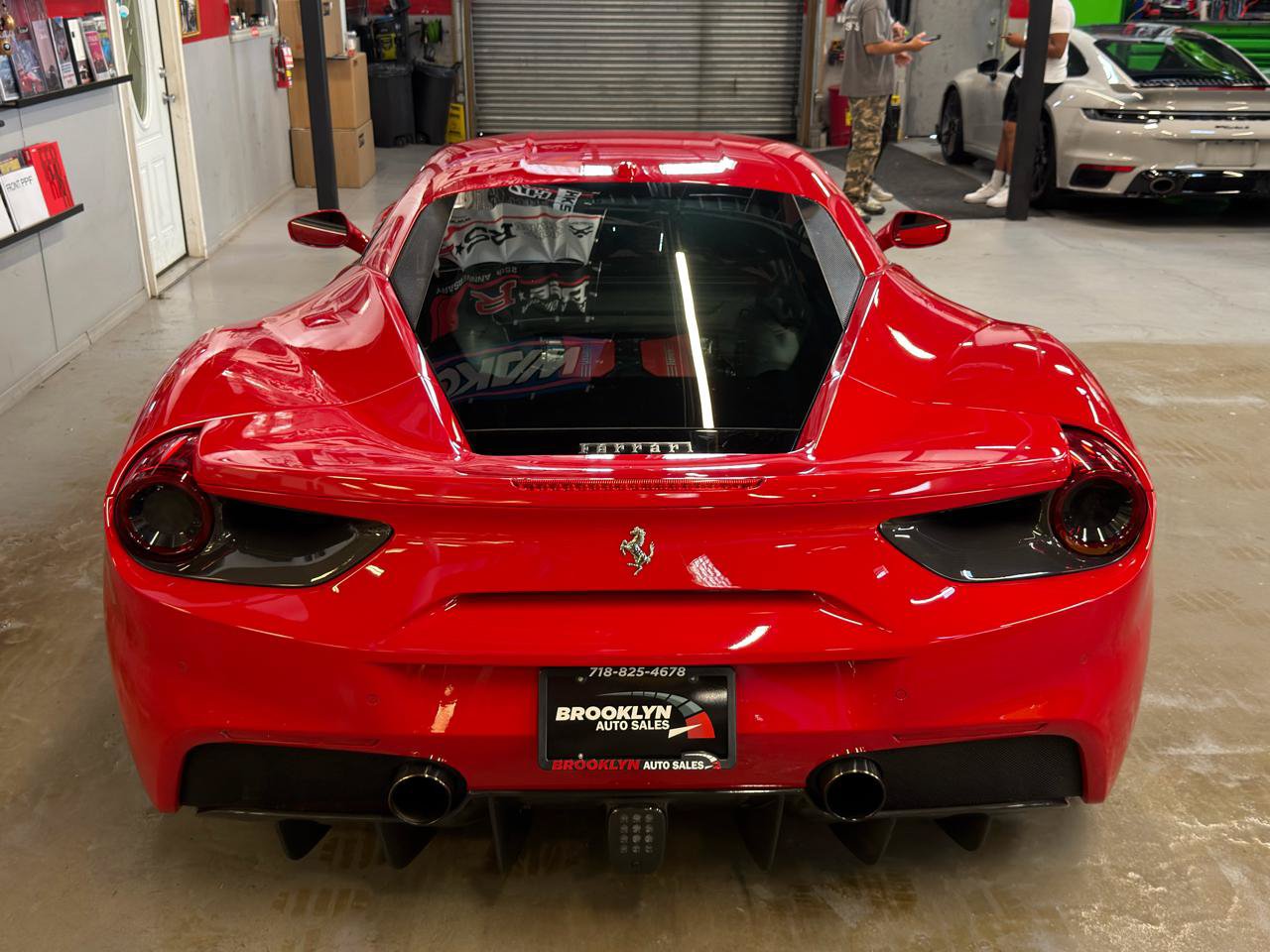 Used 2018 Ferrari 488 GTB RWD image 9