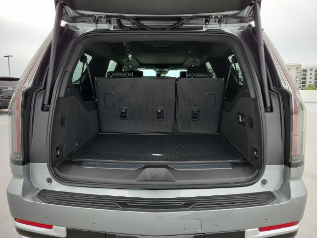 New 2026 Cadillac Escalade ESV Luxury w/ Touring Package AWD/4WD image 10