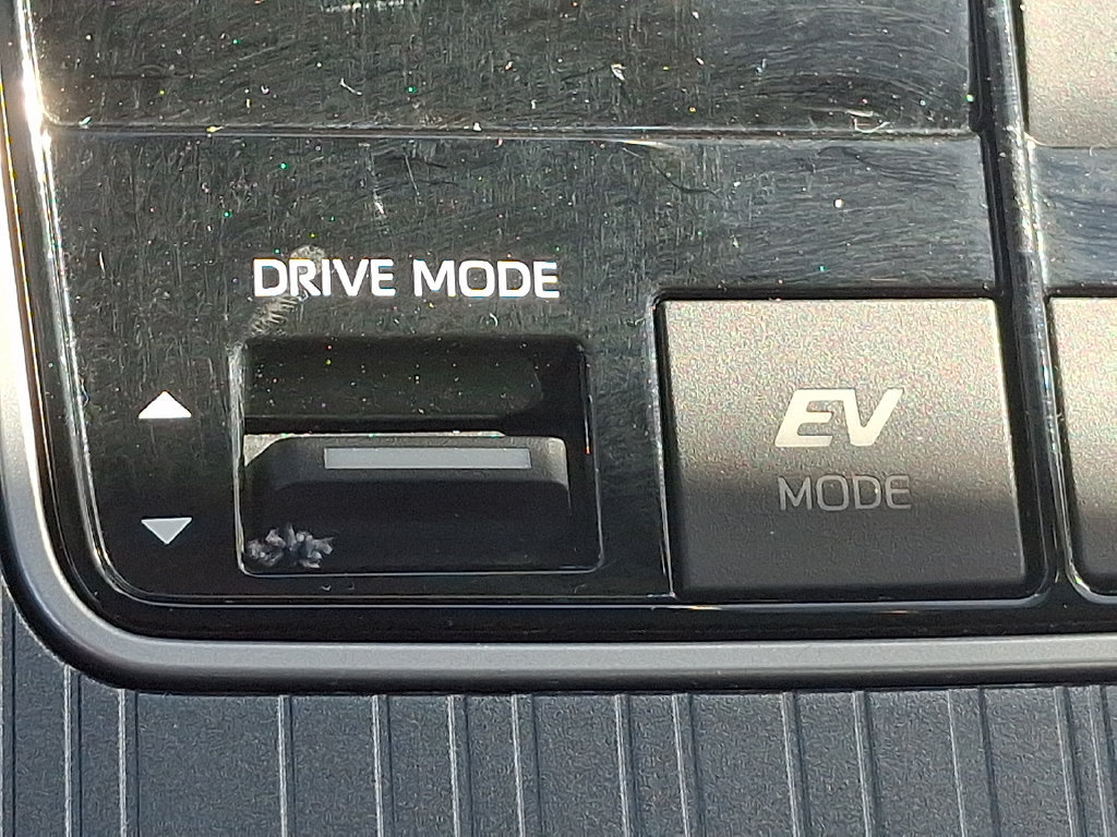 Certified 2025 Toyota Sienna XLE FWD image 33