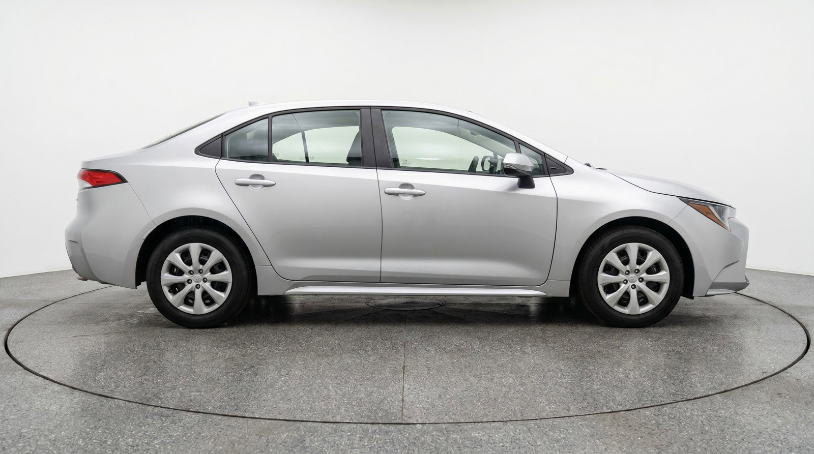 Used 2025 Toyota Corolla LE FWD image 11