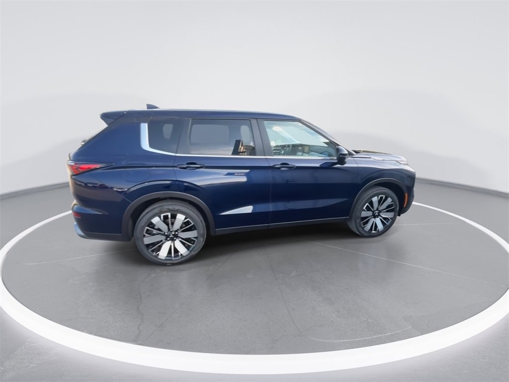 New 2025 Mitsubishi Outlander SE image 9