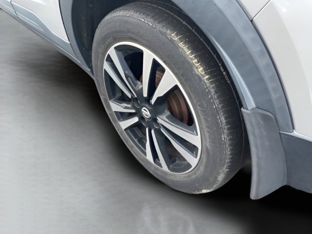 Used 2018 Nissan Kicks SV image 13