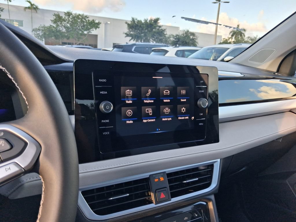 New 2026 Volkswagen Taos SE FWD image 7