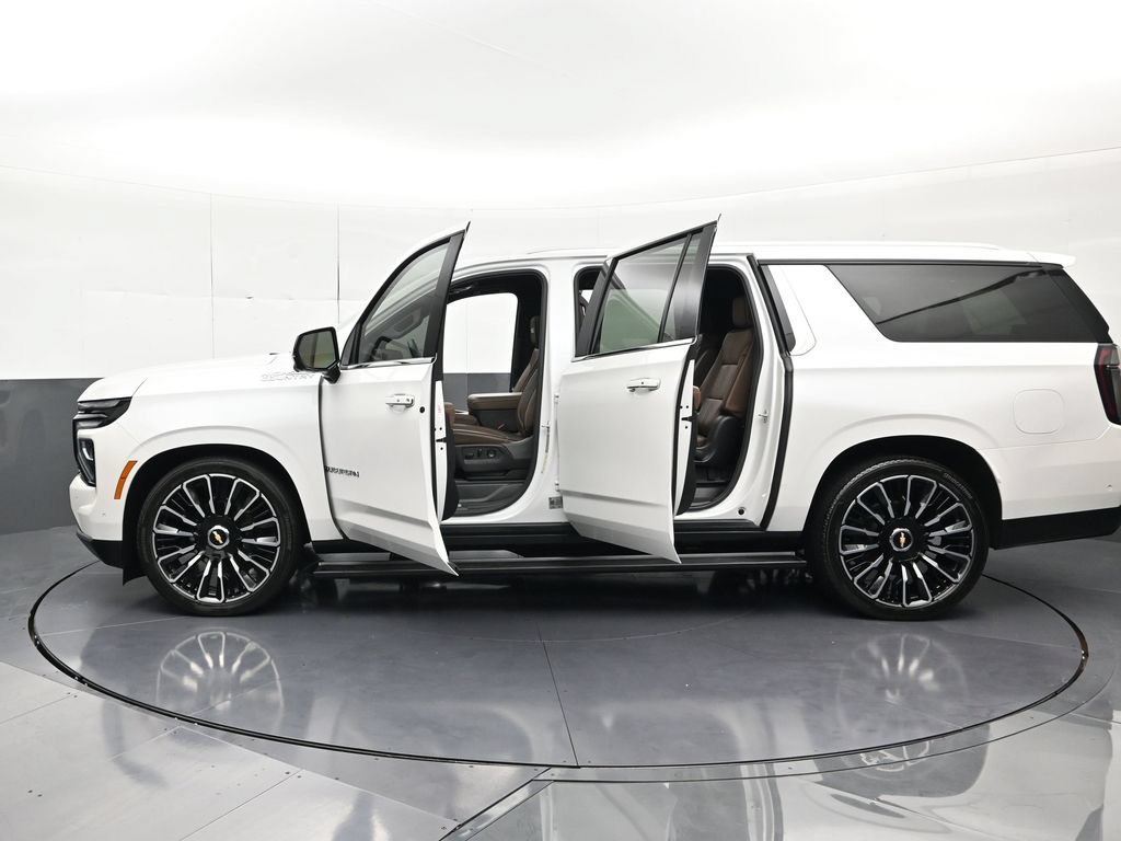 Used 2025 Chevrolet Suburban High Country AWD/4WD image 37