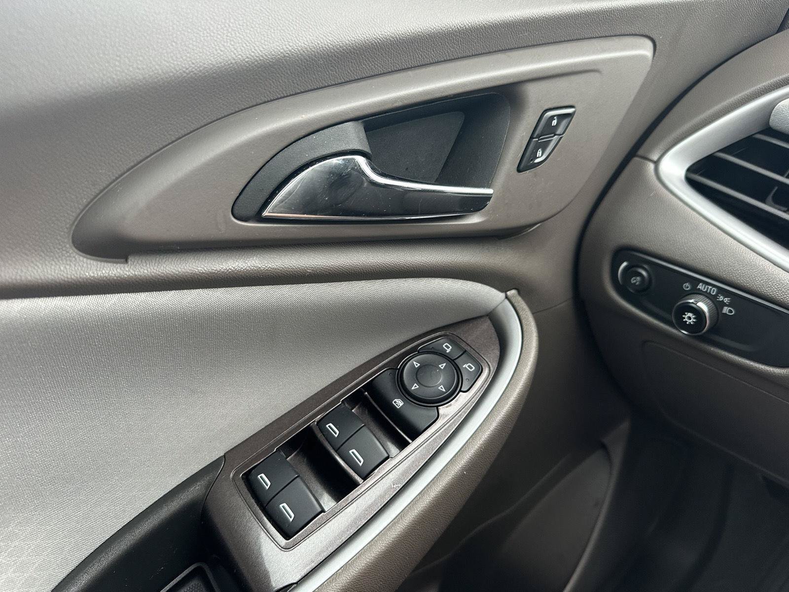 Used 2024 Chevrolet Malibu LS FWD image 31