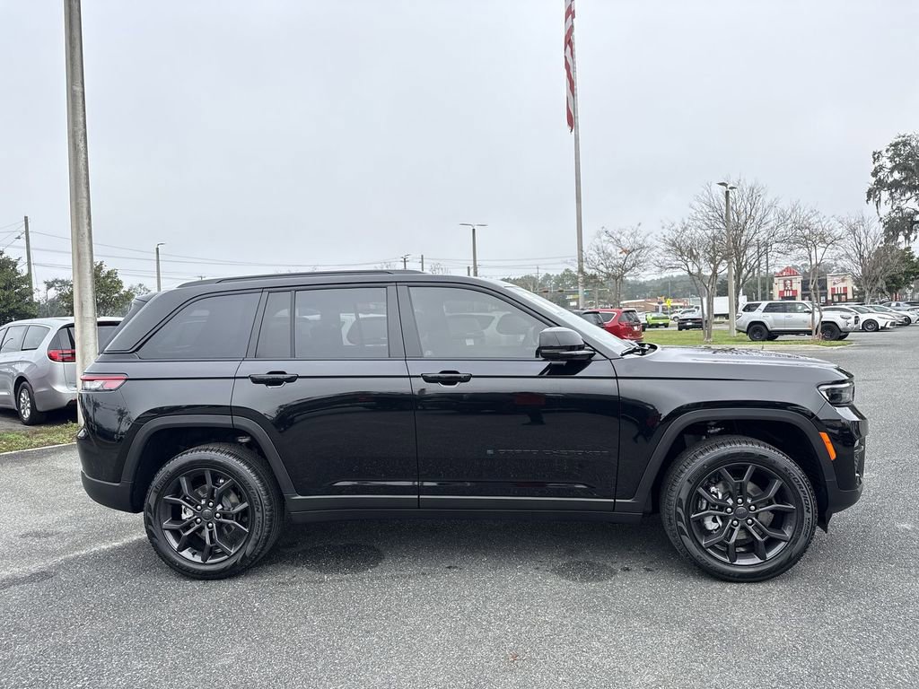 New 2025 Jeep Grand Cherokee Limited w/ Trailer Tow Package image 2