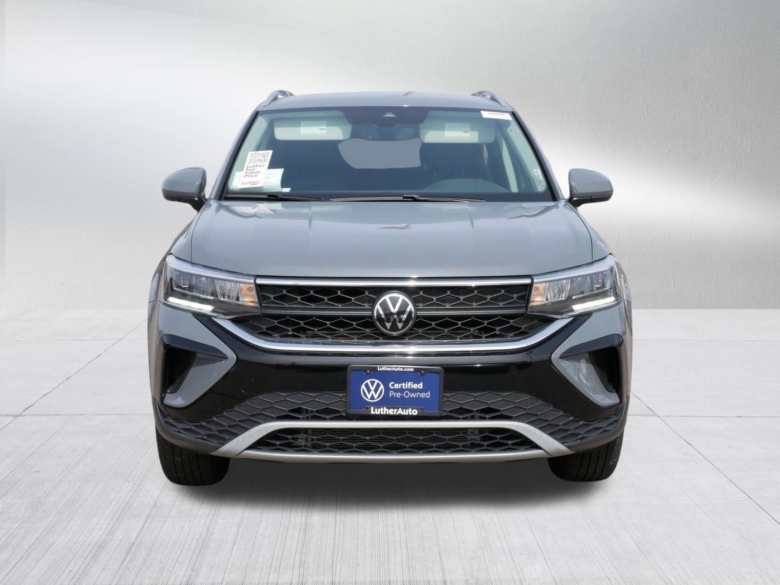Certified 2024 Volkswagen Taos SE image 2
