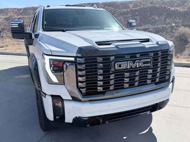 Used 2024 GMC Sierra 2500 Denali Ultimate AWD/4WD image 3