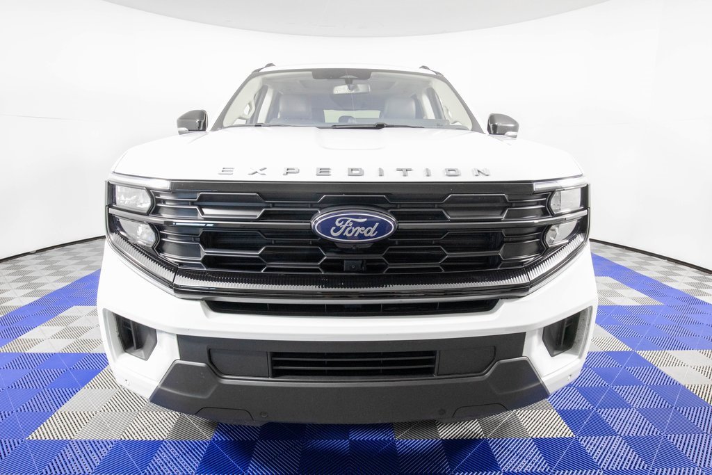 Used 2025 Ford Expedition Active image 2