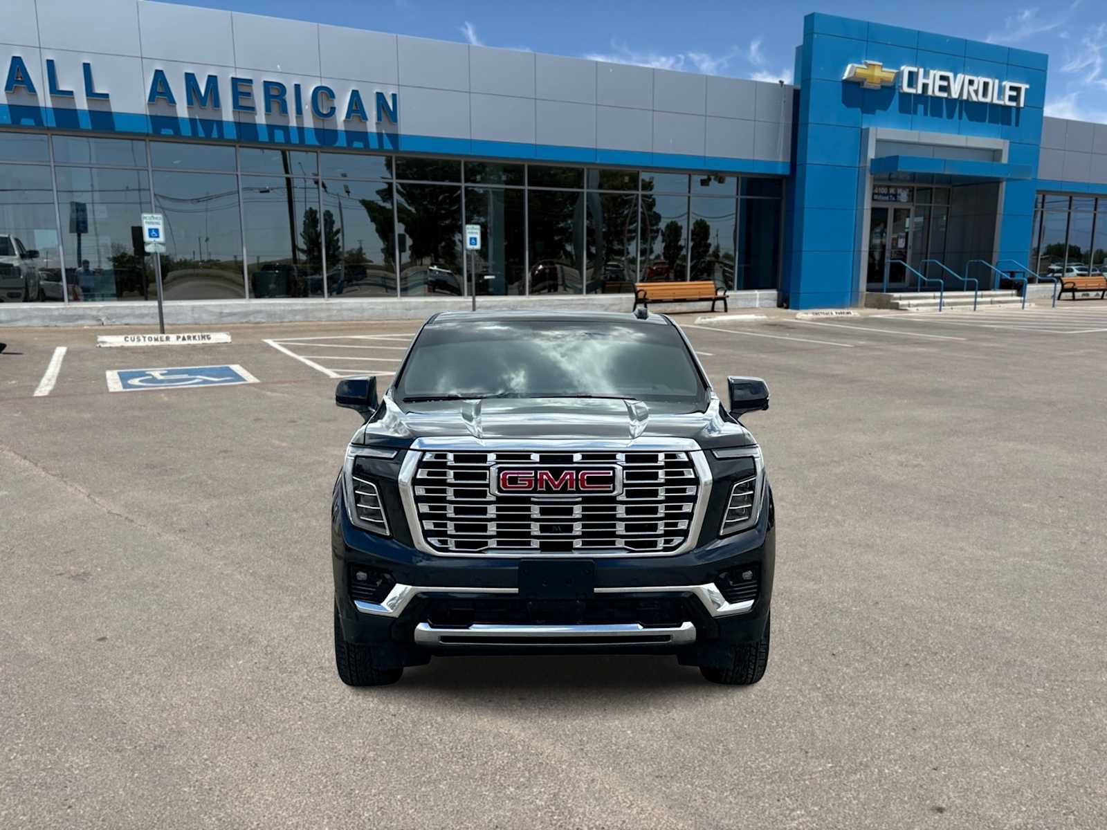 Used 2026 GMC Yukon Denali w/ Sun & Power Step Package AWD/4WD image 3