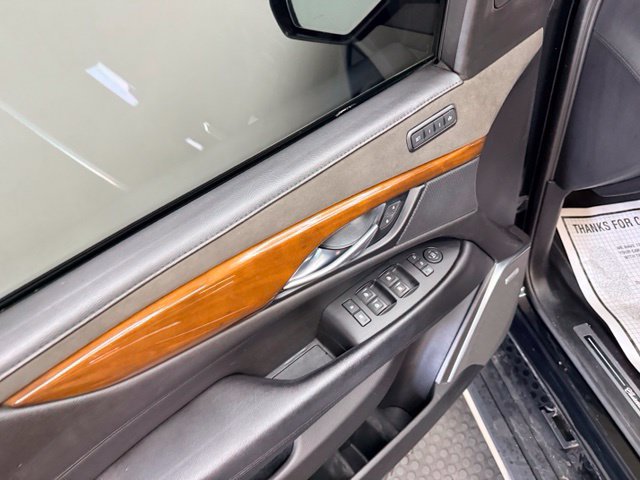 Used 2018 Cadillac Escalade Premium Luxury AWD/4WD image 20