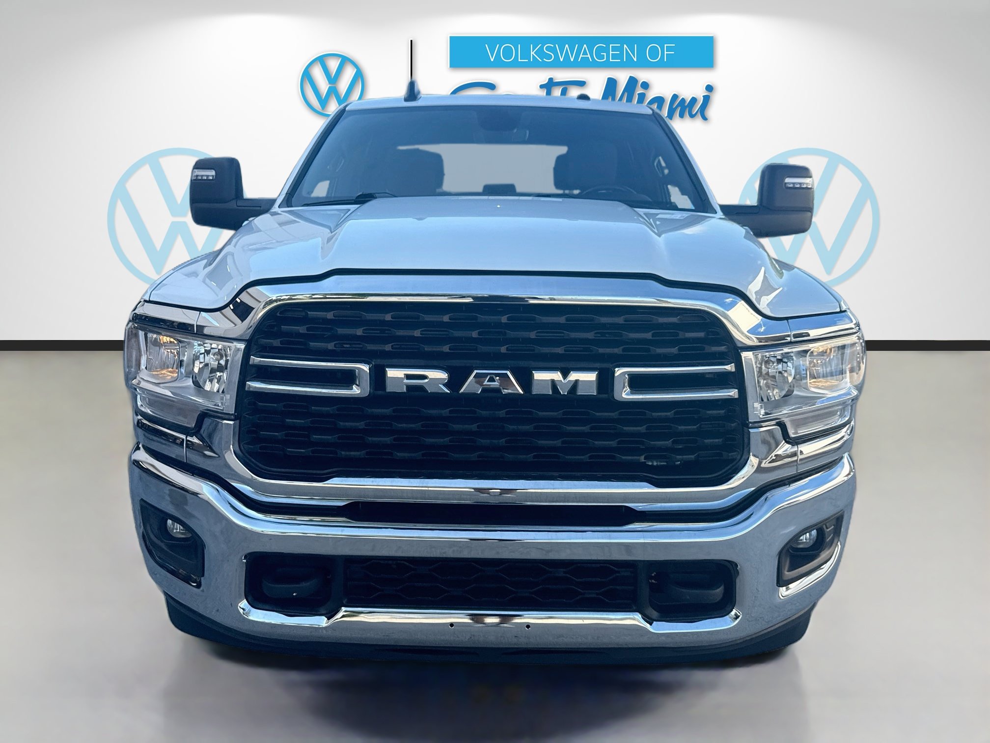 Used 2024 RAM 3500 Big Horn AWD/4WD image 2