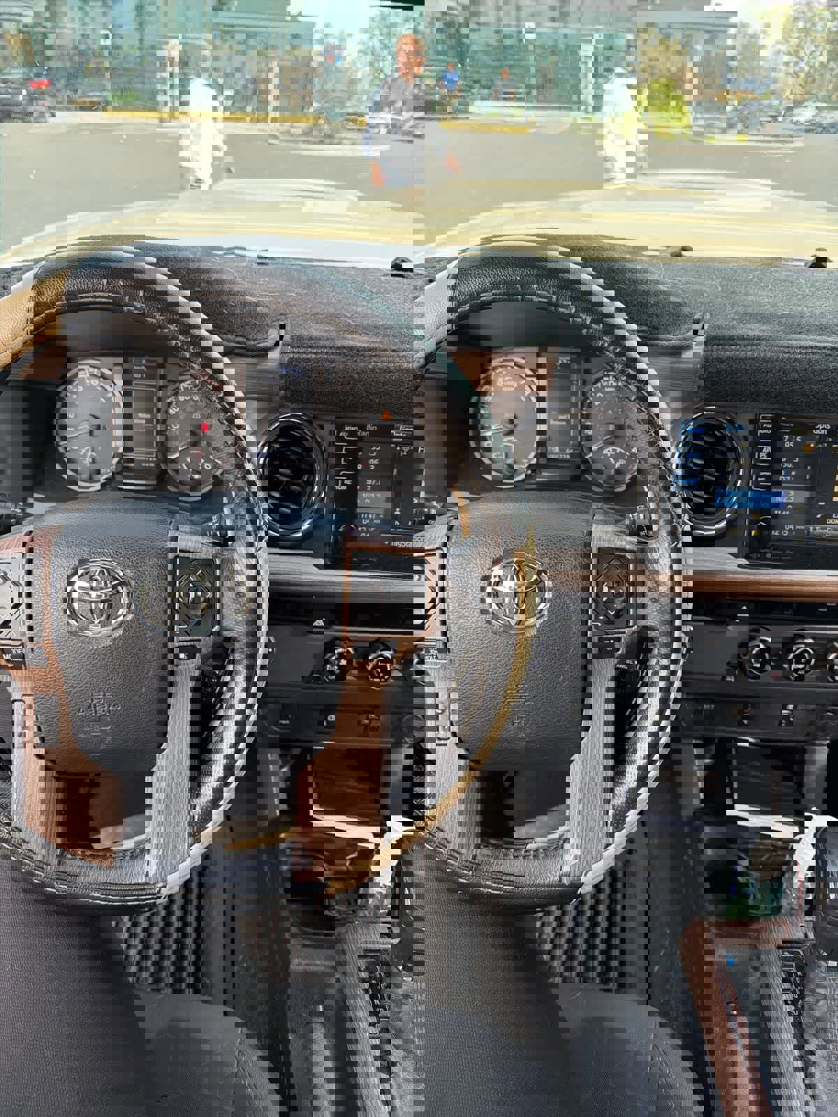 Used 2017 Toyota Tacoma TRD Off-Road w/ Tow Package image 10