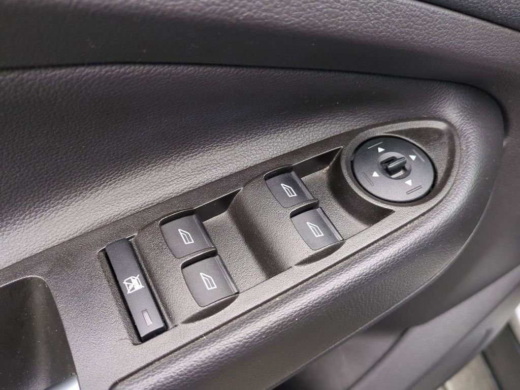 Used 2017 Ford Escape SE w/ SE Sport Appearance Package image 13