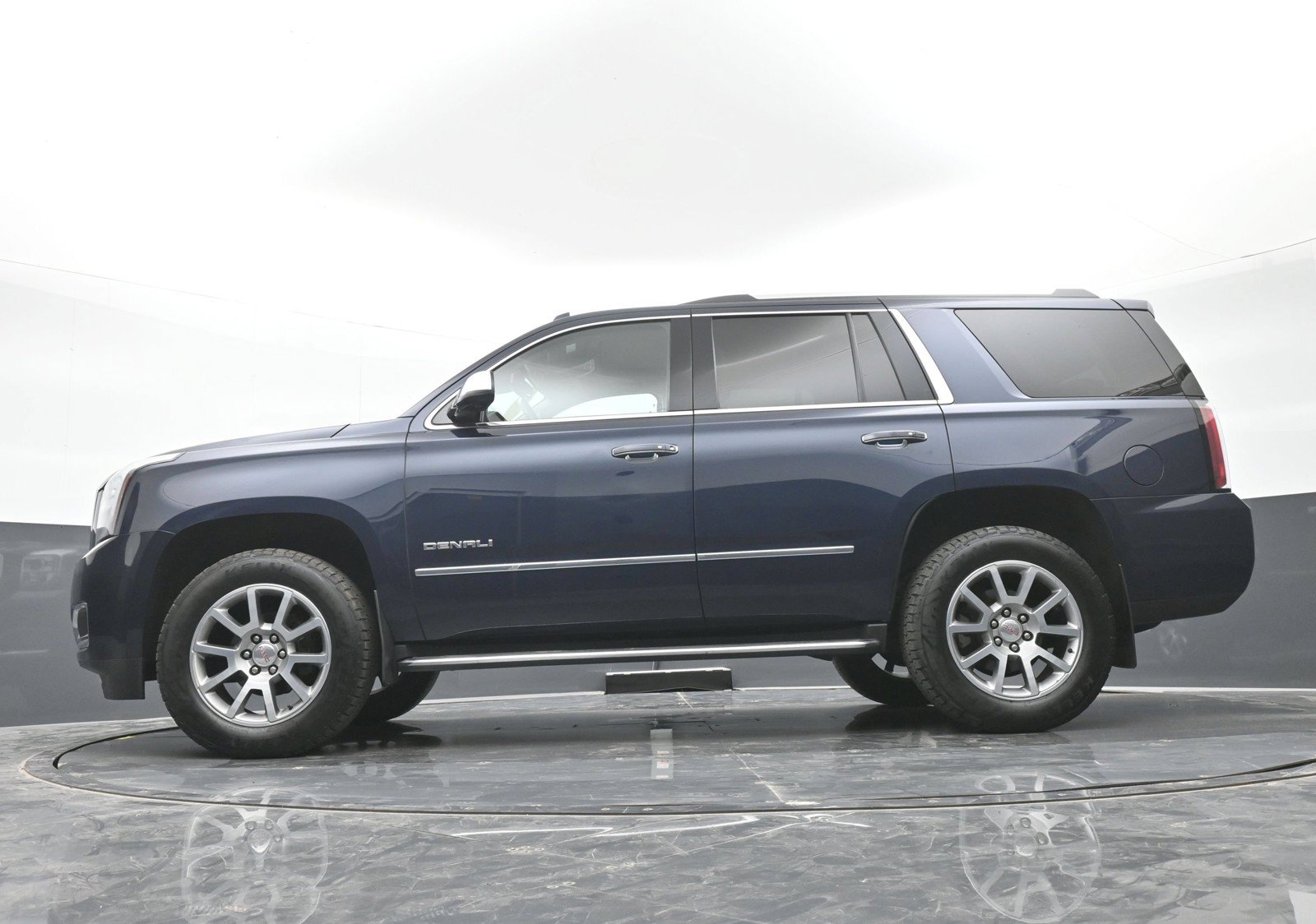 Used 2020 GMC Yukon Denali w/ Open Road Package AWD/4WD image 44