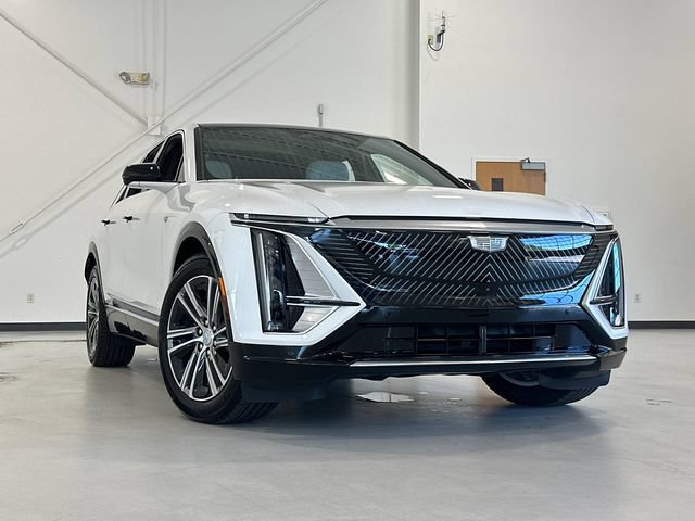 Used 2025 Cadillac Lyriq Luxury w/ LPO, Floor Liner Package AWD/4WD image 2