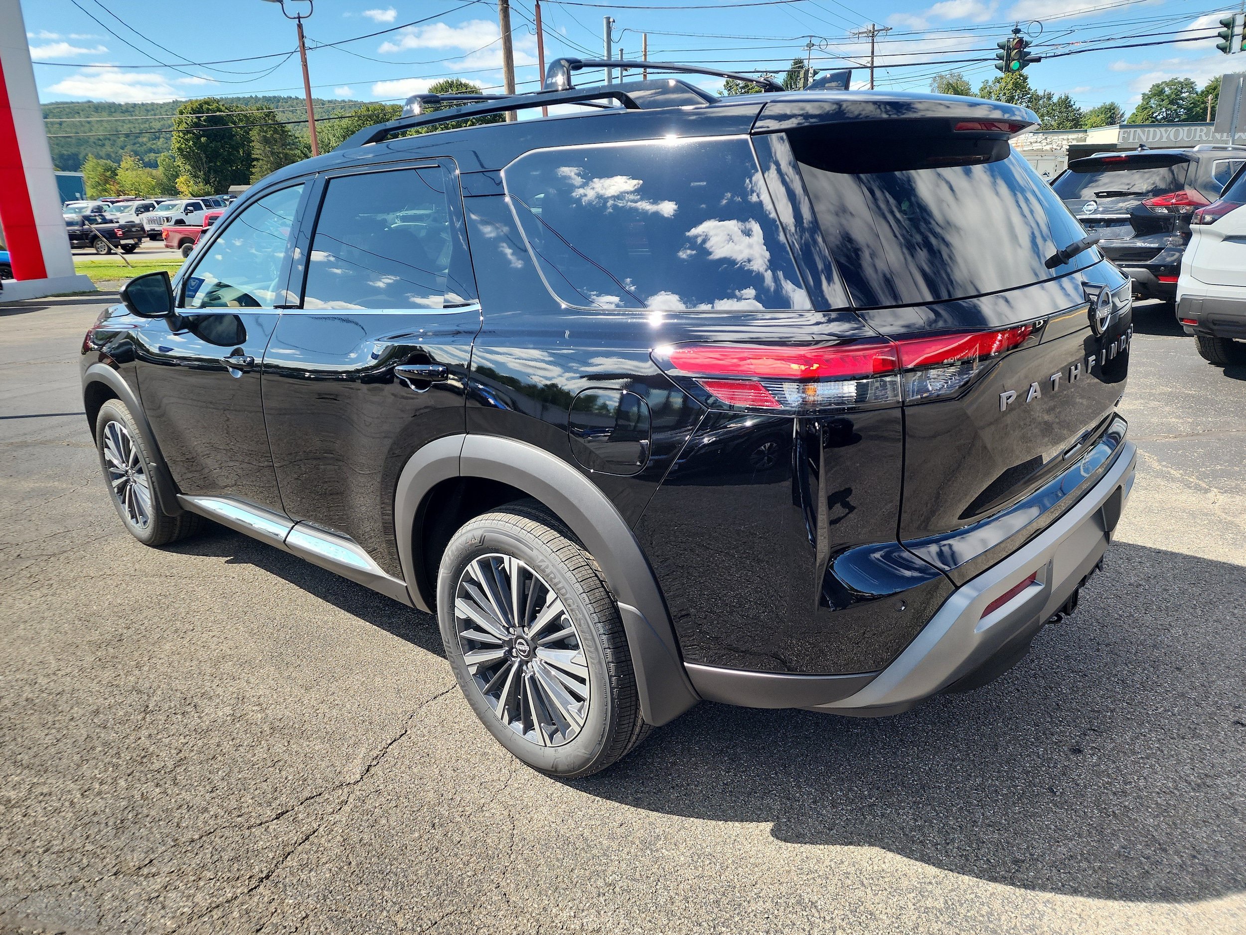 New 2026 Nissan Pathfinder Platinum AWD/4WD image 6
