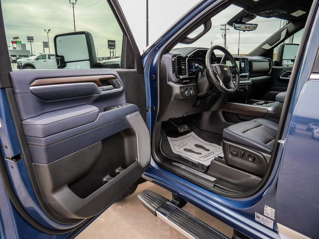 Certified 2025 Chevrolet Silverado 2500 High Country w/ Technology Package image 33