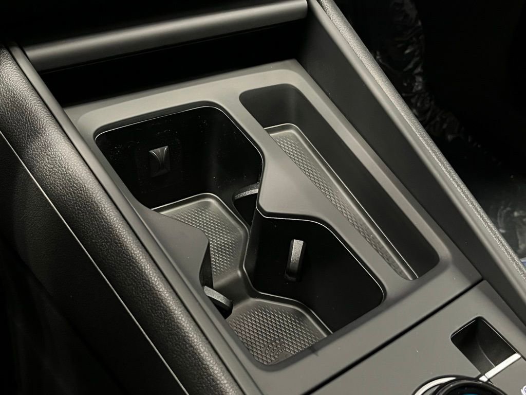 New 2025 Volkswagen Tiguan SE image 11