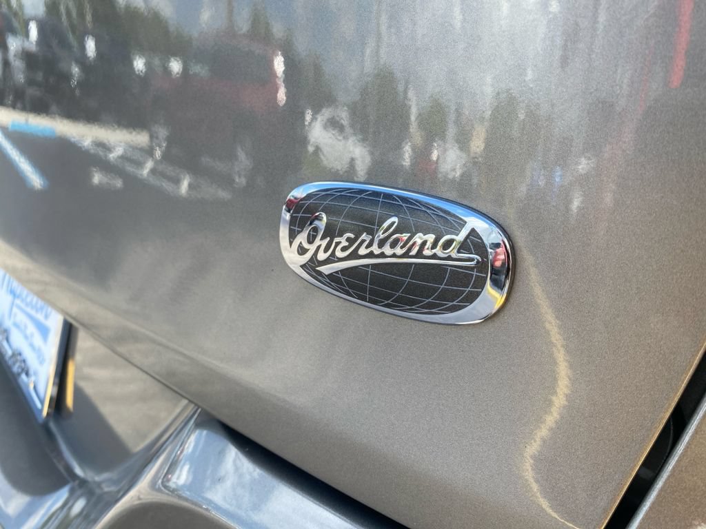 Used 2017 Jeep Cherokee Overland AWD/4WD image 11