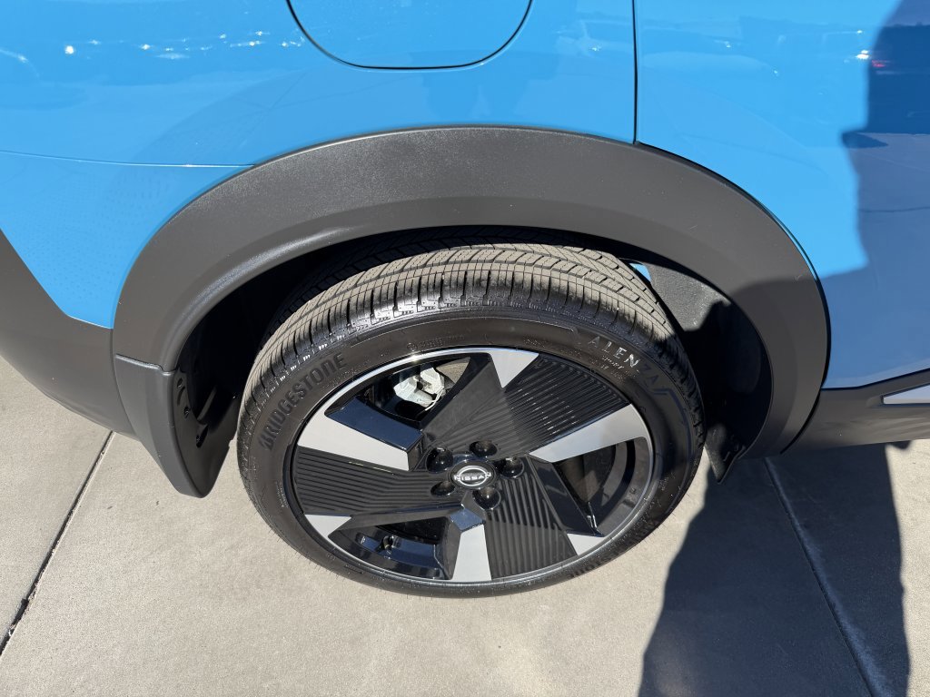 Used 2025 Nissan Kicks SR FWD image 15