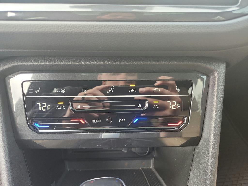 Certified 2024 Volkswagen Tiguan SE R-Line AWD/4WD image 20