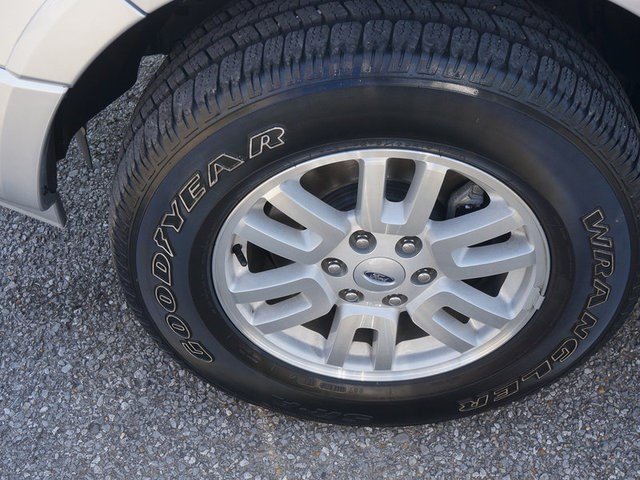Used 2014 Ford Expedition Limited w/ Equipment Group 301A RWD image 3