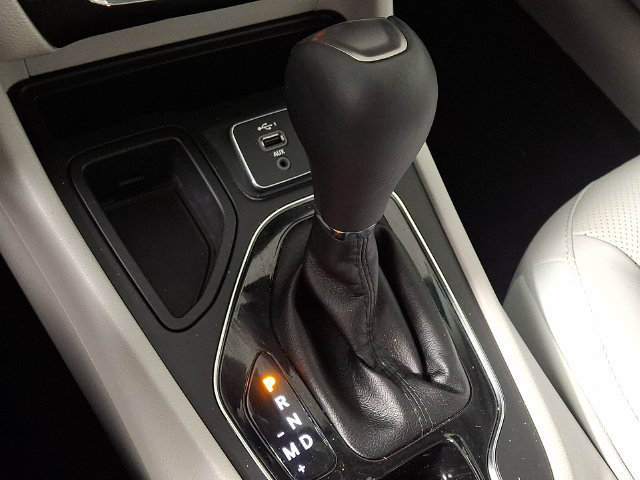 Used 2020 Jeep Cherokee Limited FWD image 16