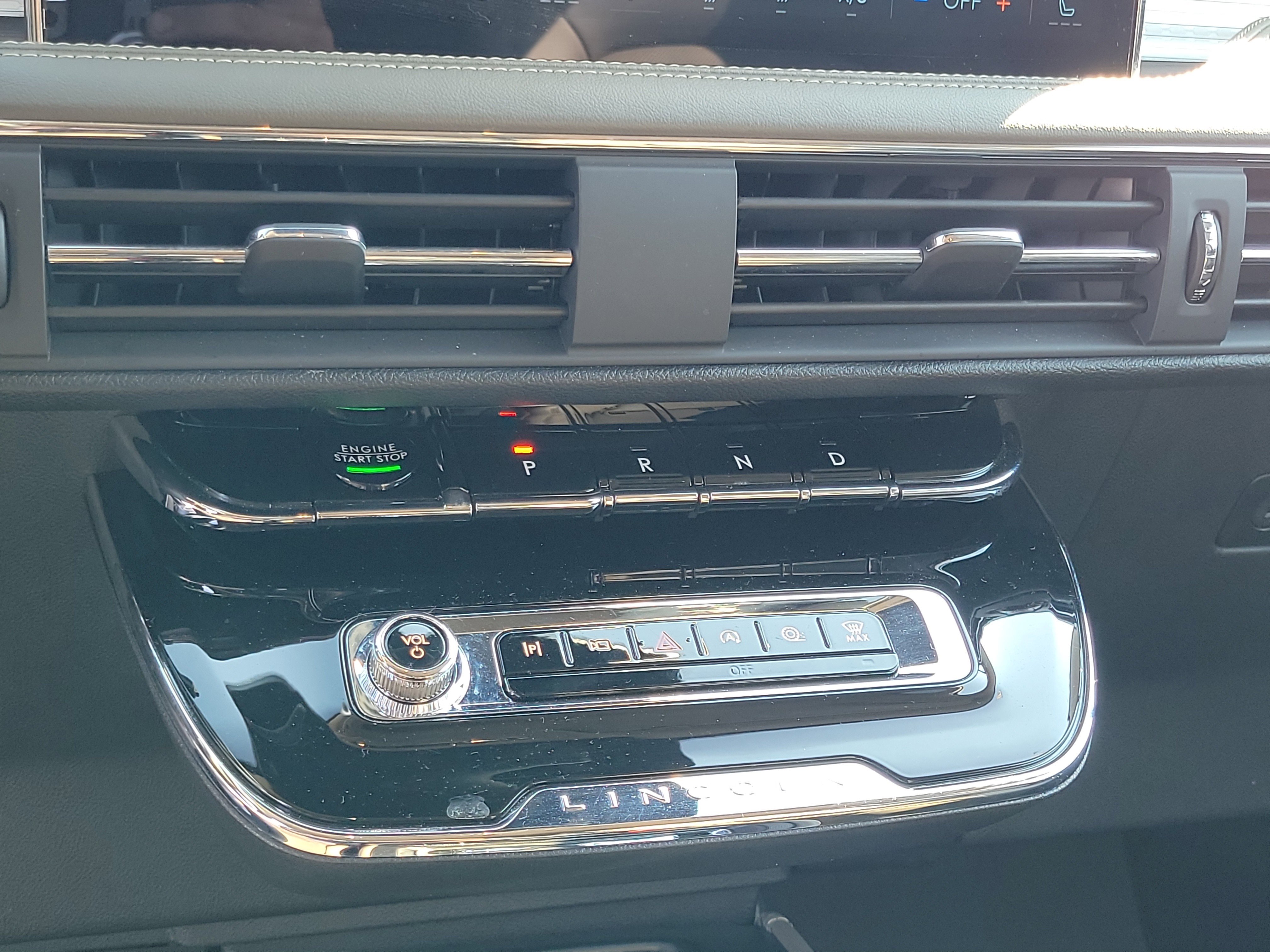 Certified 2024 Lincoln Corsair AWD w/ Equipment Group 101A image 28