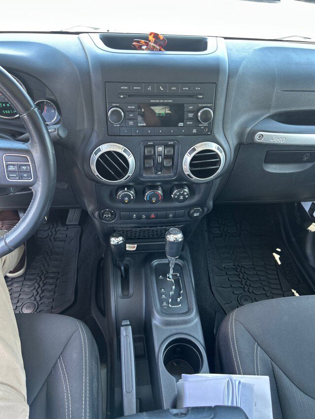 Used 2016 Jeep Wrangler Unlimited Sahara w/ Connectivity Group AWD/4WD image 7