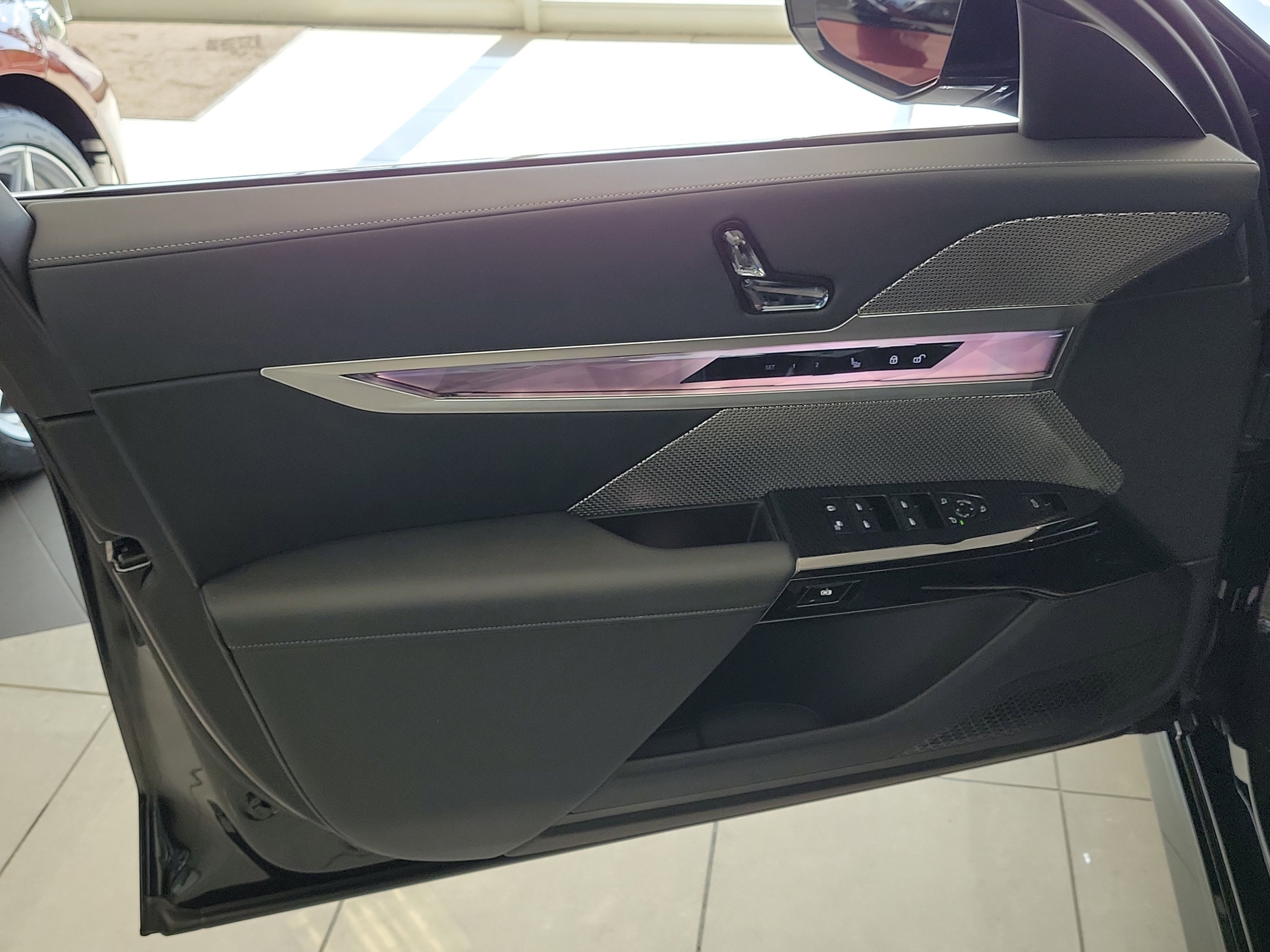 Used 2025 BMW 740i w/ Premium Package RWD image 17