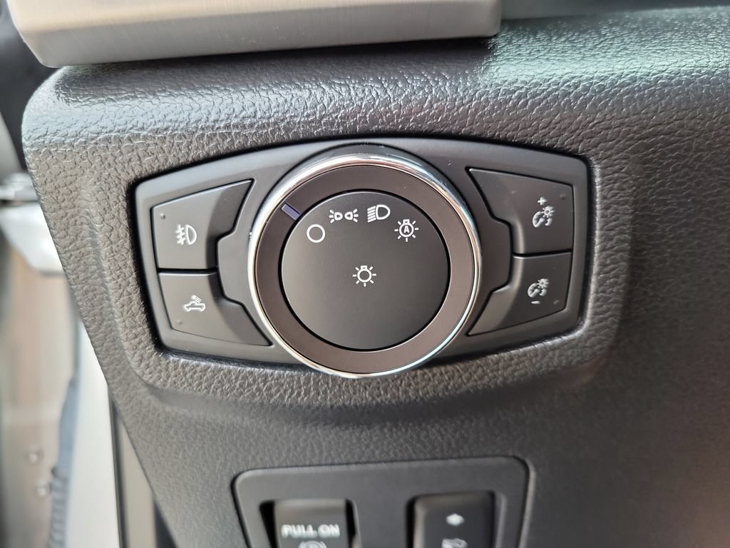 Certified 2019 Ford F150 Platinum w/ Equipment Group 701A Luxury AWD/4WD image 22