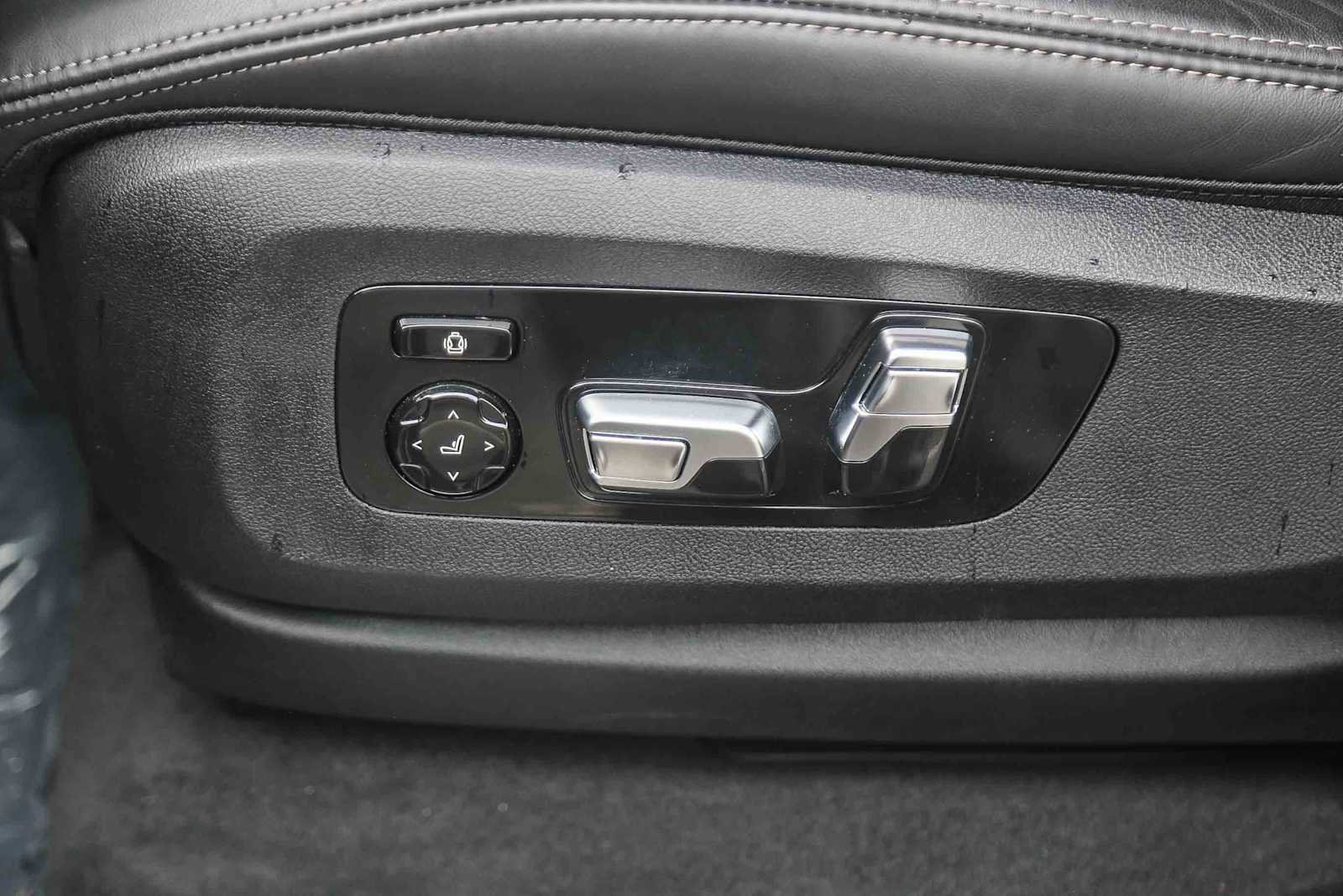 Used 2025 BMW X5 xDrive50e w/ Executive Package image 18