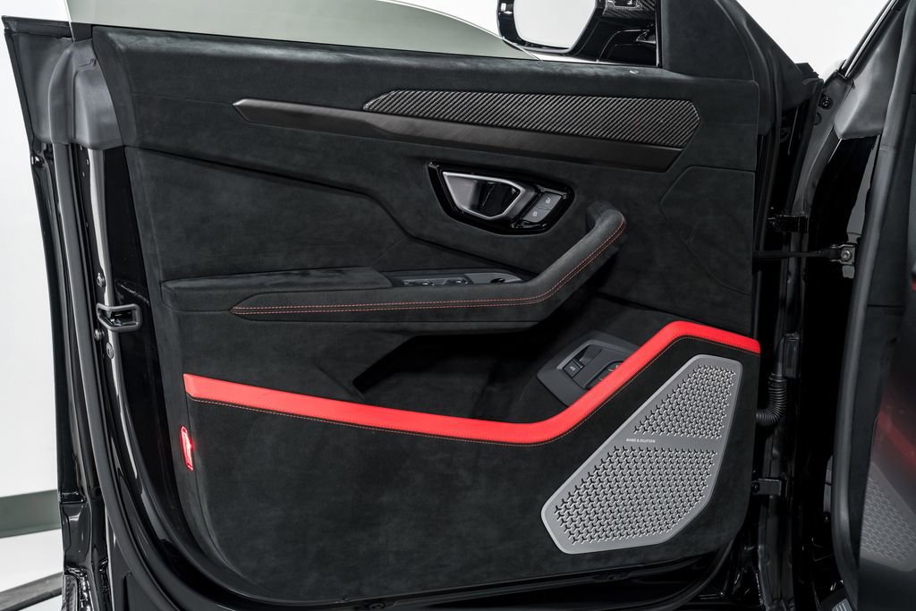 Used 2023 Lamborghini Urus Performante AWD/4WD image 9