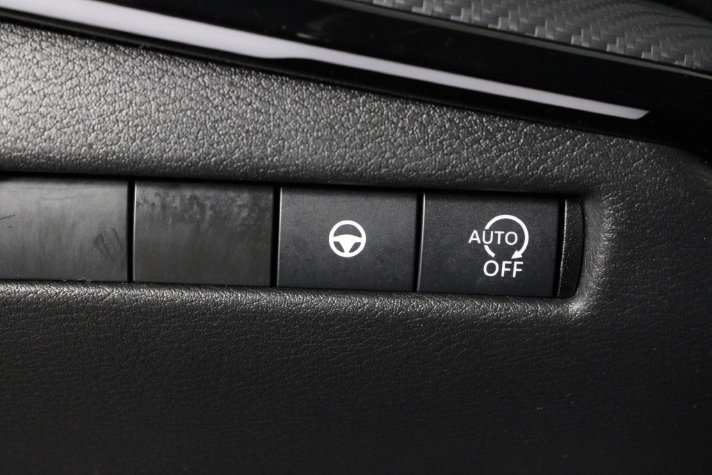 Certified 2025 Nissan Kicks SR FWD image 24