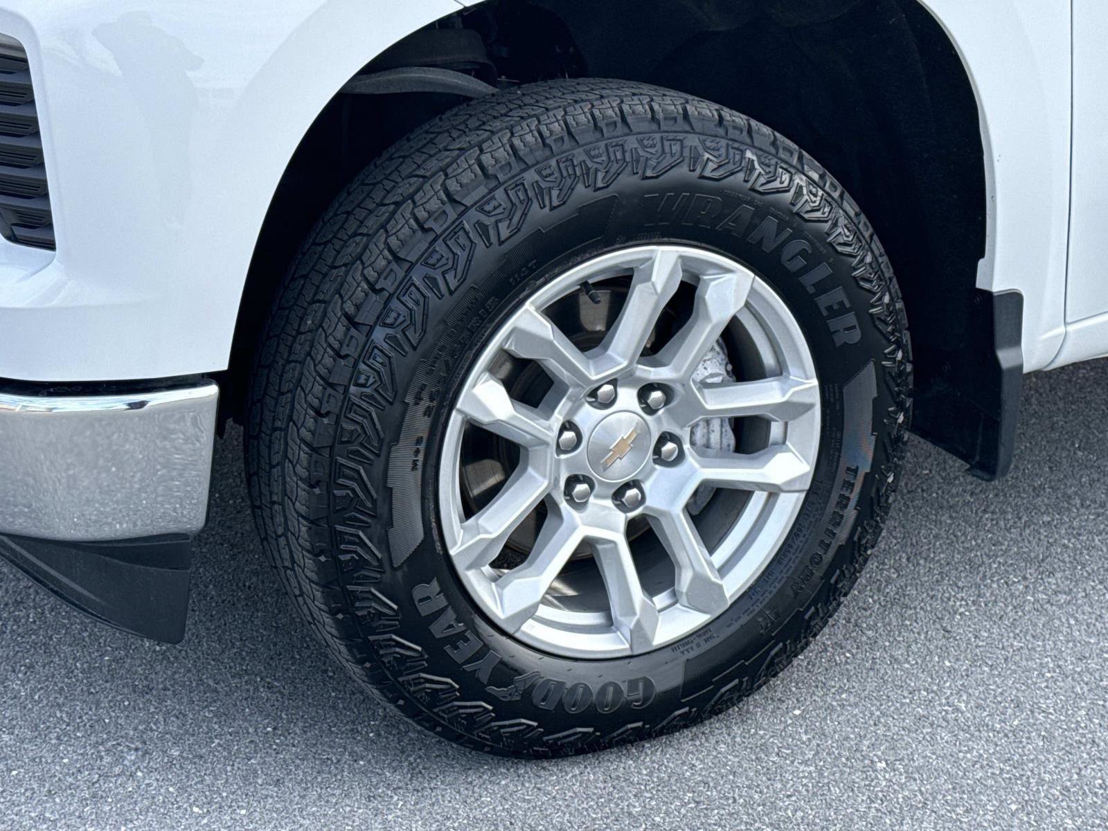 Used 2024 Chevrolet Silverado 1500 LT image 30