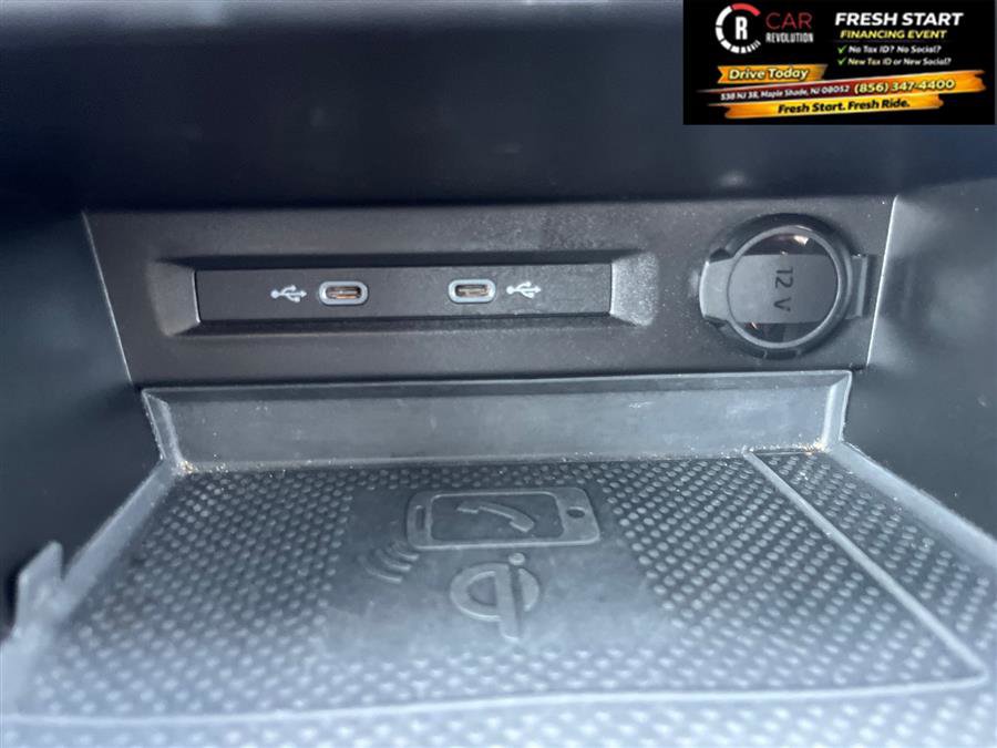 Used 2022 Volkswagen Tiguan SE image 16