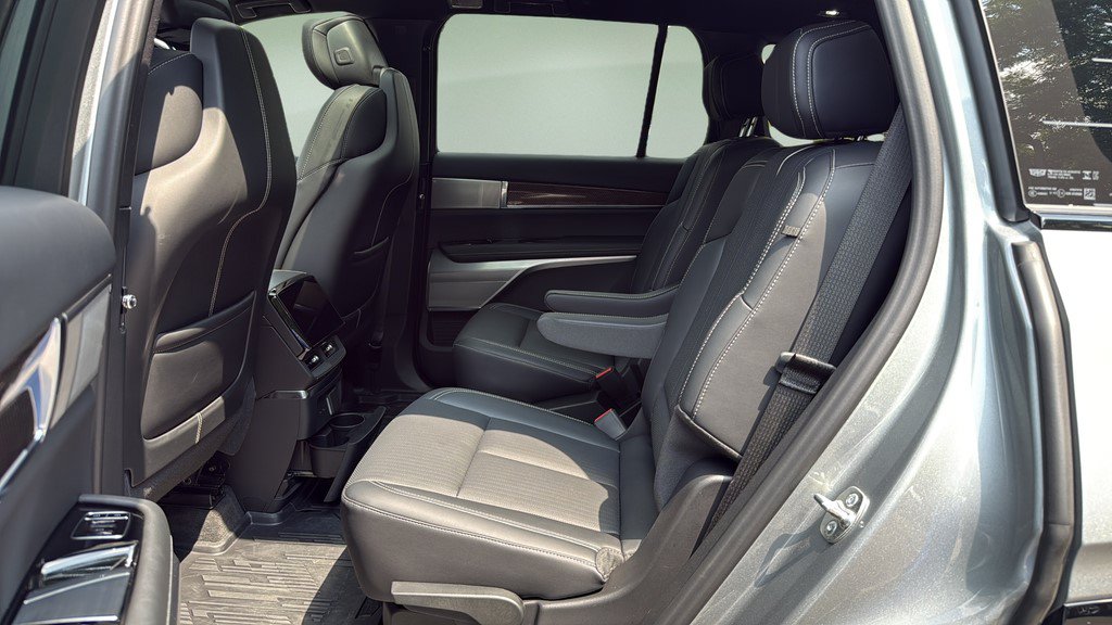 Certified 2026 Cadillac Vistiq Sport w/ LPO, Floor Liner Package AWD/4WD image 24