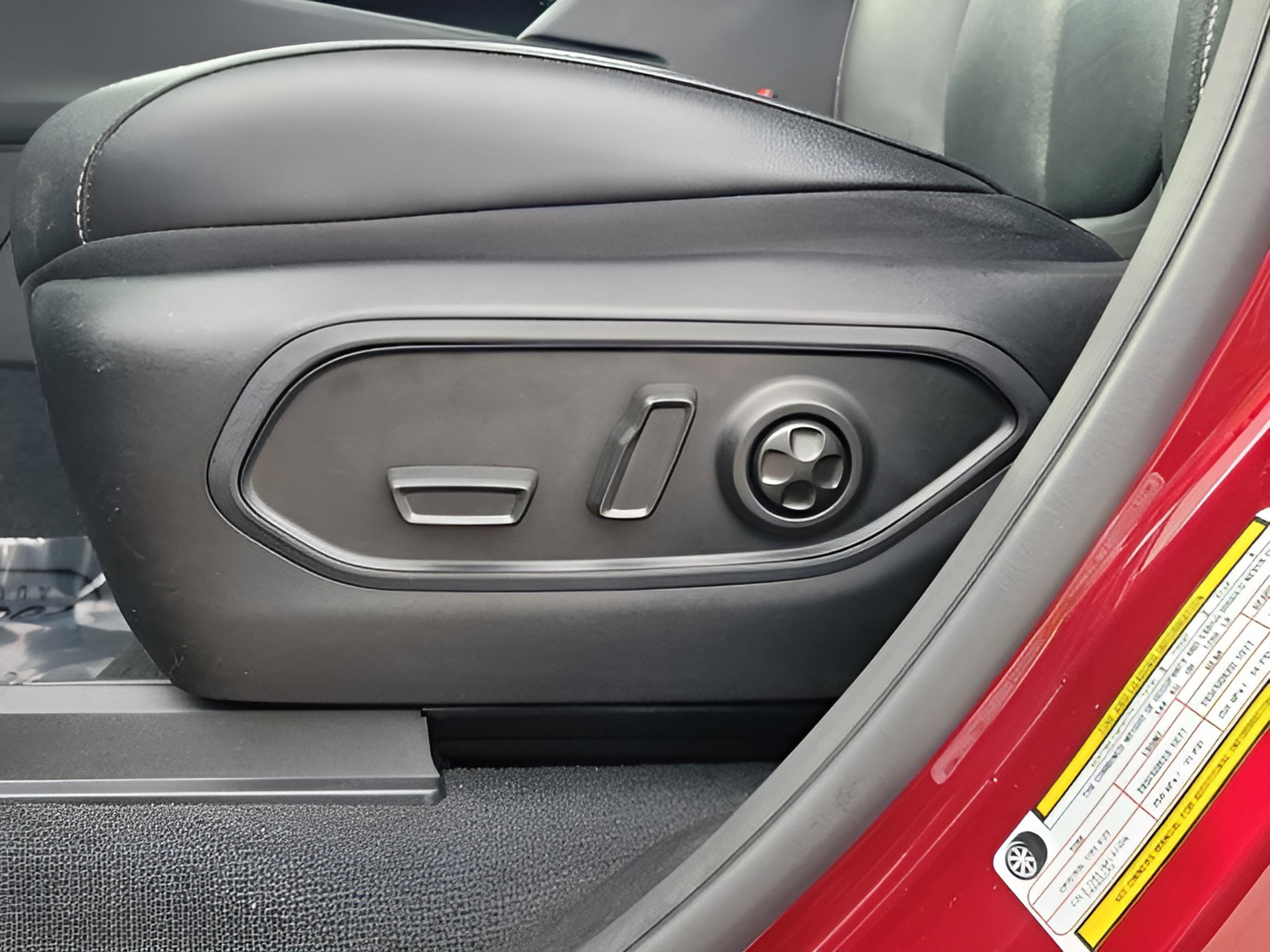 Used 2023 Jeep Grand Cherokee L Limited w/ Luxury Tech Group II image 27