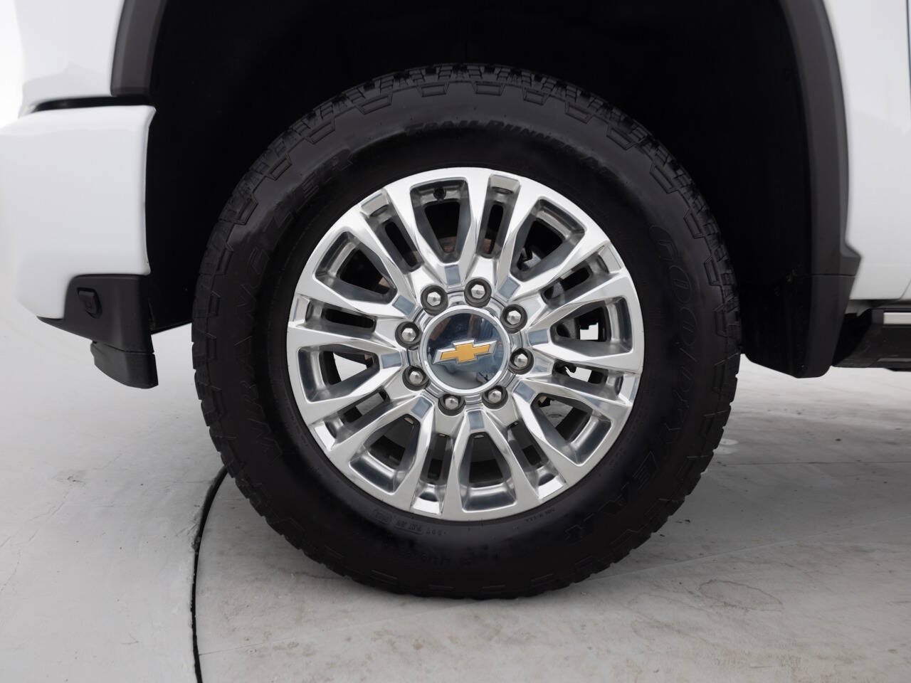 Used 2023 Chevrolet Silverado 2500 High Country w/ Z71 Off-Road Package AWD/4WD image 17