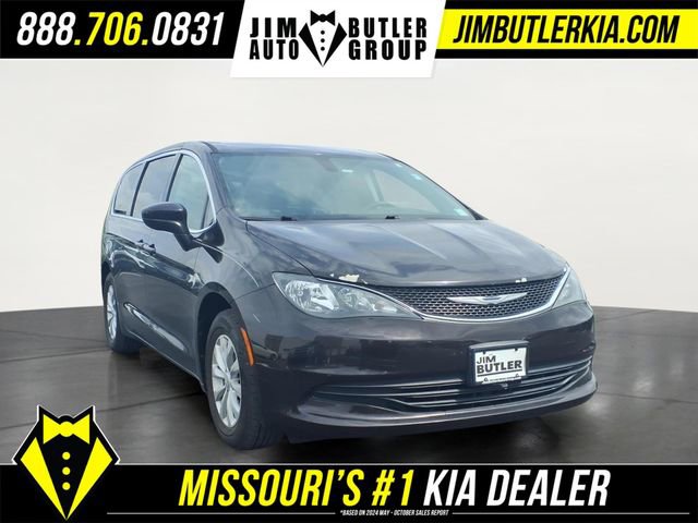 Used 2017 Chrysler Pacifica Touring w/ Tire & Wheel Group FWD image 28