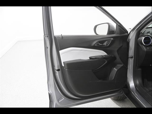 Used 2024 Chevrolet Trax LT w/ Driver Confidence Package FWD image 4