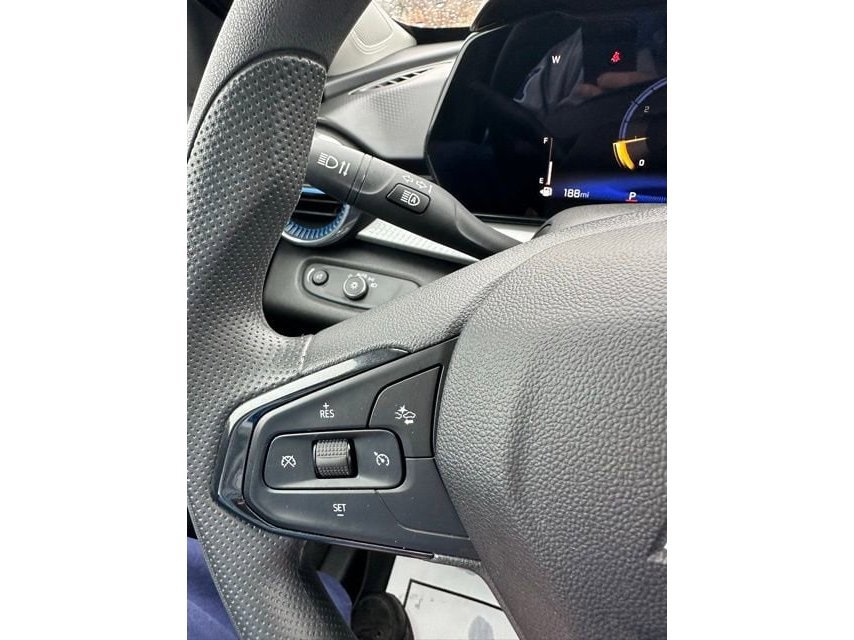 Used 2025 Chevrolet Trax LT FWD image 25
