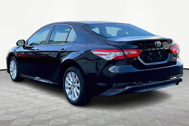 Used 2018 Toyota Camry LE image 4
