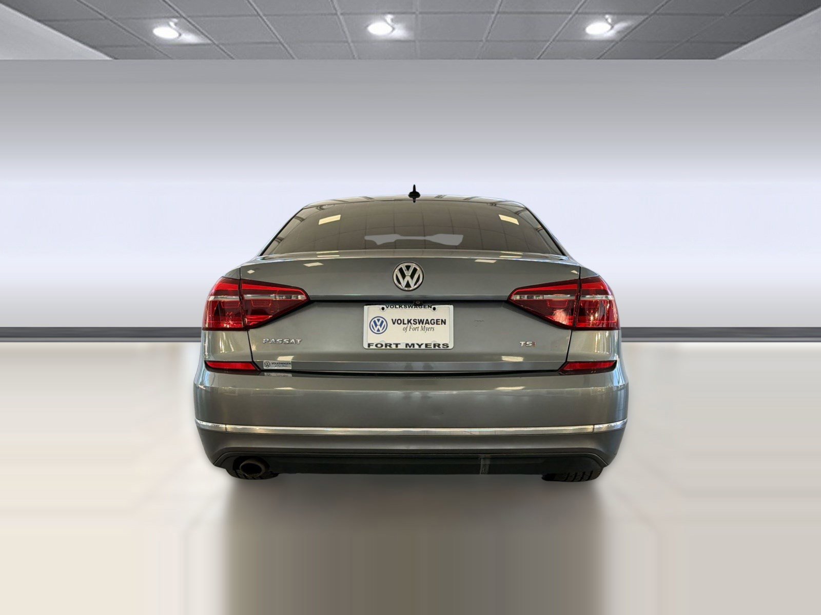 Used 2018 Volkswagen Passat 2.0T R-Line image 10