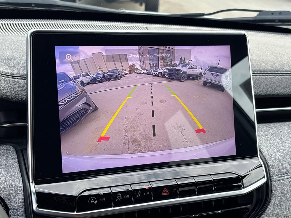 Used 2023 Jeep Compass Latitude image 15