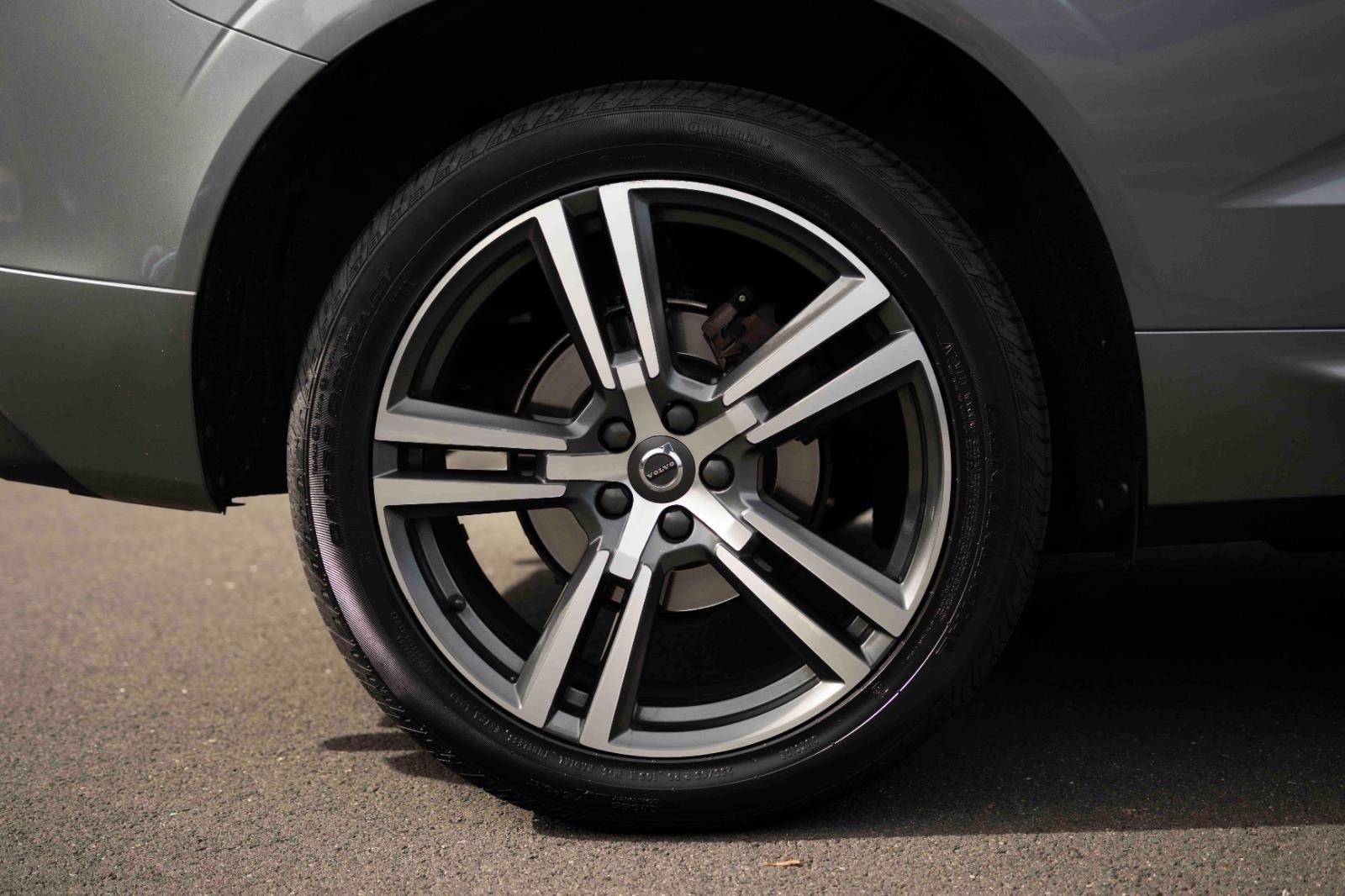 Used 2021 Volvo XC60 T5 Momentum w/ Protection Package Premier image 24