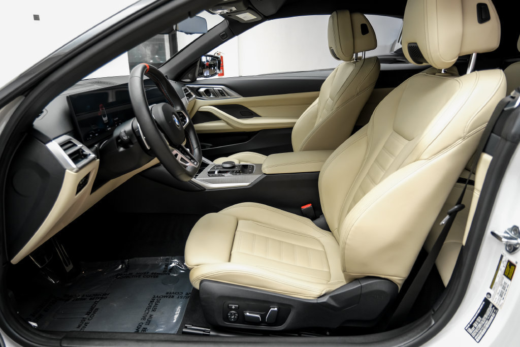 Used 2025 BMW M440i Convertible w/ Premium Package RWD image 9