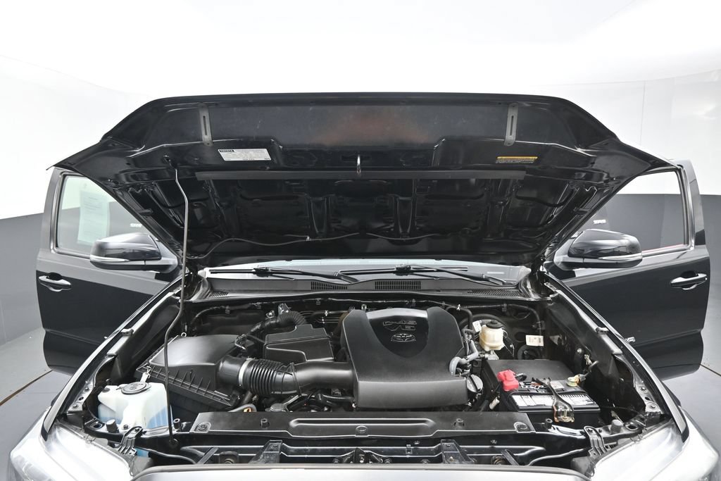 Used 2022 Toyota Tacoma SR5 w/ Technology Package RWD image 38
